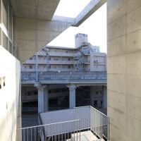 西宮市松原町の賃貸物件/切り取られた開口部から光が差し込む