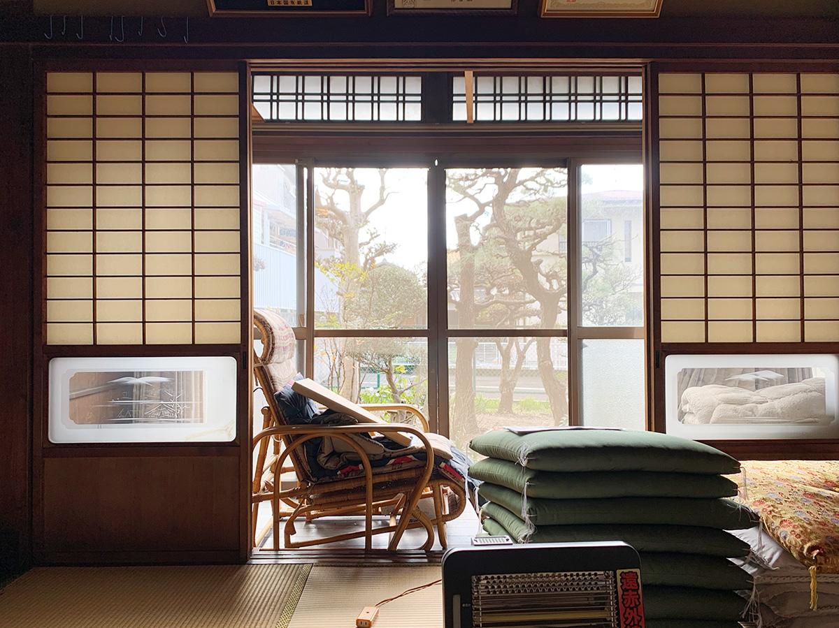 和室から