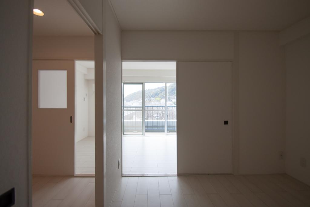 戸を開けていれば外の景色も見えます