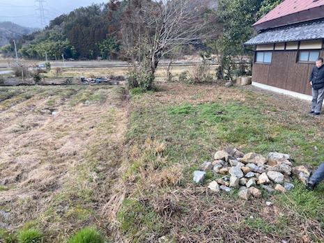 建物西側は畑をしたり、店舗なら屋外の客席スペースを造っても良さそう。