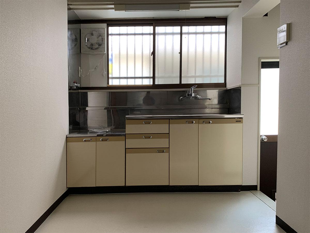 母屋のキッチン