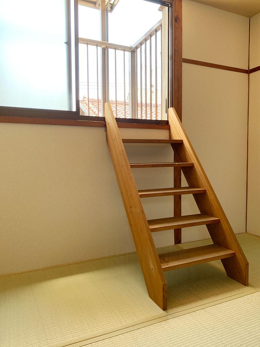 ベランダへは取り外し式階段で(ちょっと重いけど)