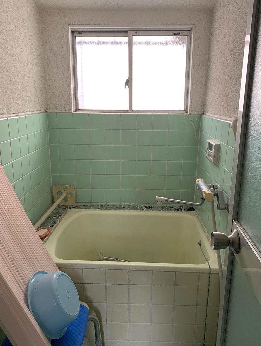 風呂は小さめ