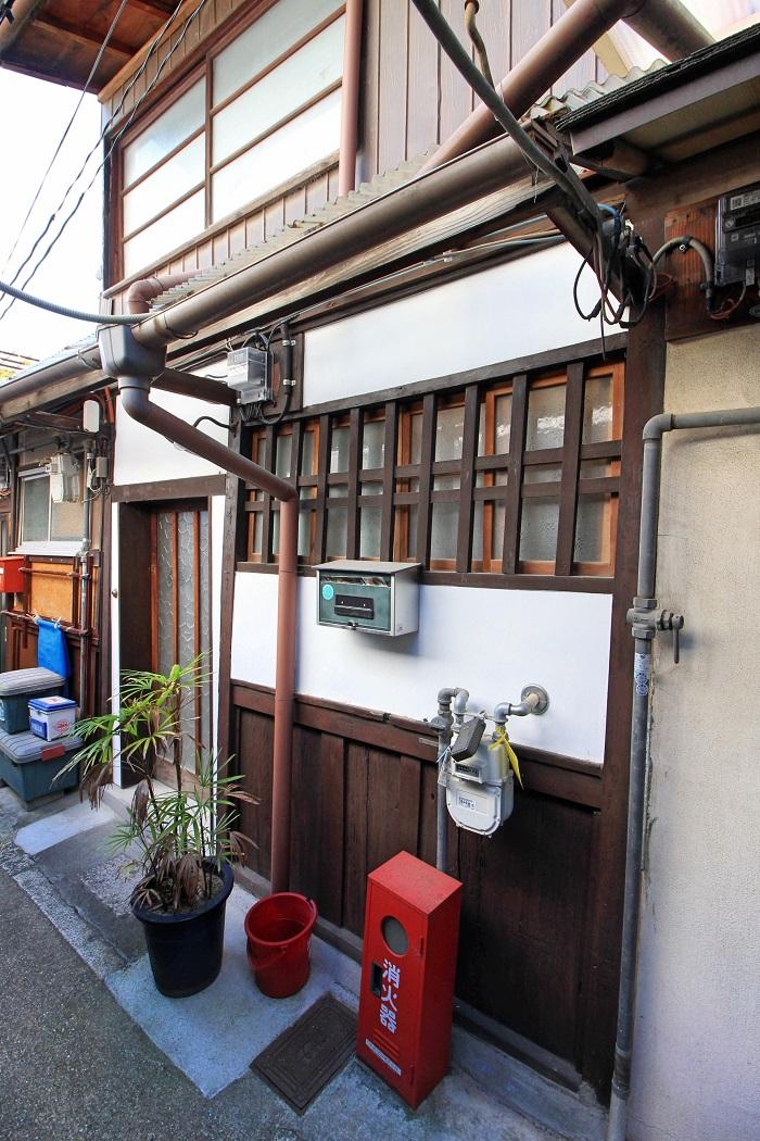 京都市左京区岡崎円勝寺町38-8の賃貸物件/こちらが連棟の該当物件（居住スペース）