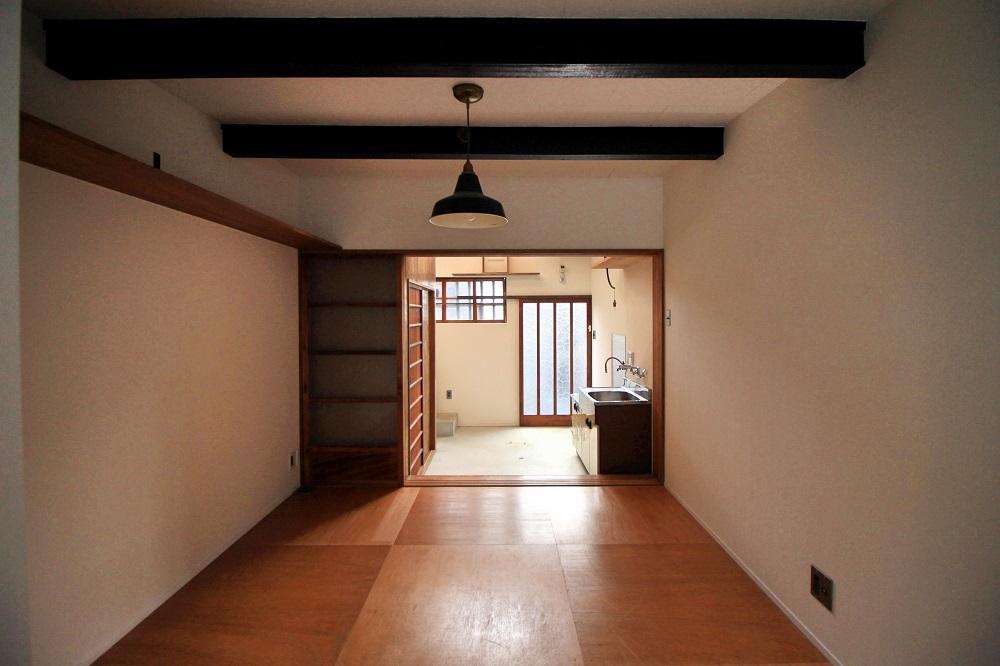京都市左京区岡崎円勝寺町38-8の賃貸物件/吹き抜けの部分が優しく照らされてます