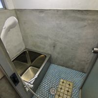 京都市左京区岡崎円勝寺町38-8の賃貸物件/レトロなタイルとモルタルの浴室