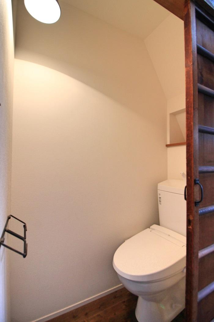 京都市左京区岡崎円勝寺町38-8の賃貸物件/トイレは同じ棟なので、一刻を争う時には安心