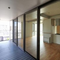 京都市下京区新町通五条下ル蛭子町107-3の賃貸物件/01号室(申込済)｜玄関を入るとこの様にバルコニーから始まります（写真は6階なので実際の風景とは異なります）