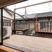 京都市中京区西ノ京中保町57の賃貸物件/少し広めのベランダ、周辺は隣家が並んでます（写真は前回募集時のもの）