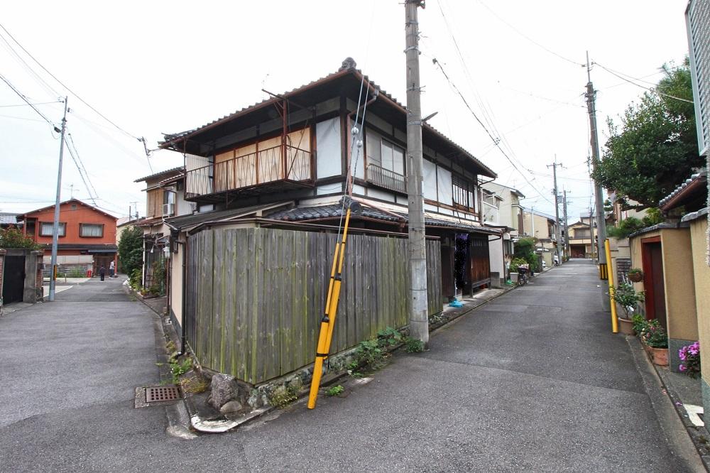 敷地は尖がった角地
