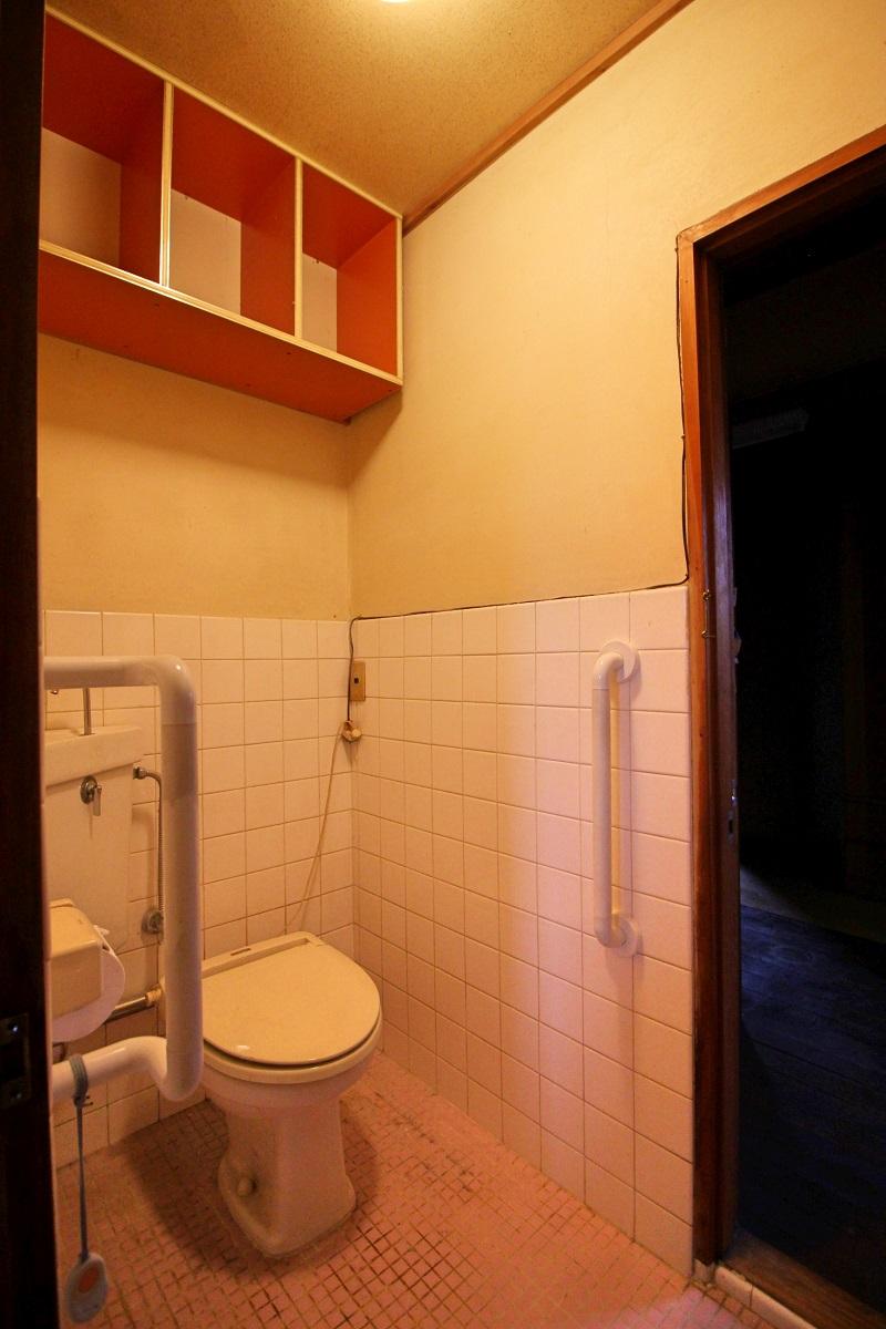現在トイレには両側から入れるようになってます
