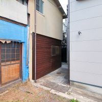 京都市上京区二本松町11-7の賃貸物件/ブルーシートの建物は隣家（空き家）（写真は前回募集時のもの）