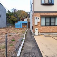 京都市上京区二本松町11-7の賃貸物件/下長者町通からこの細い通路を入ります。左側の空き地は、現在マンションの敷地になってます（写真は前回募集時のもの）