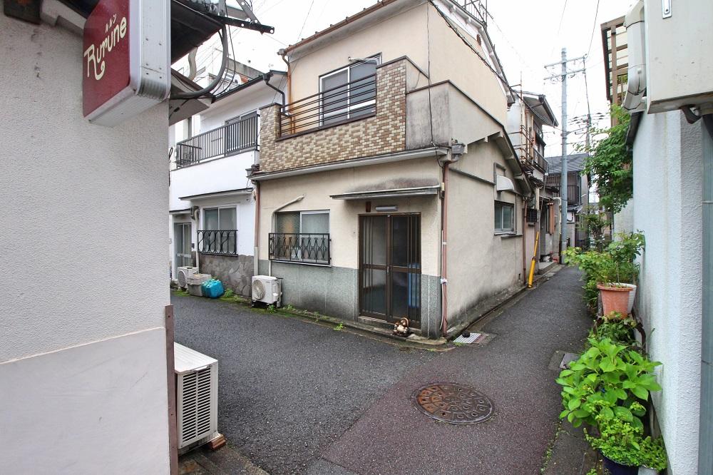 しつこいですが、どっちをみても住宅地の一角です