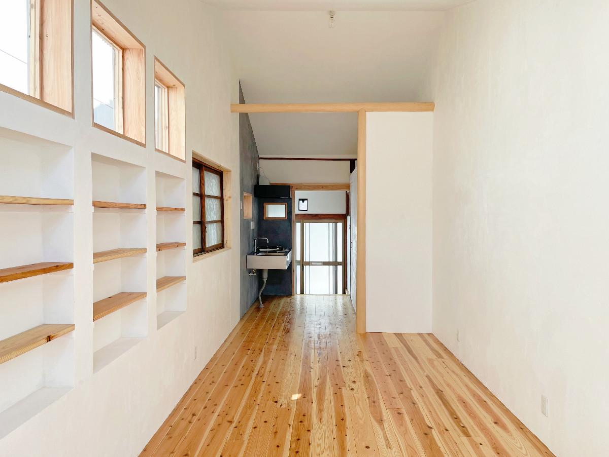 室内入り口側を望む。水廻り以外は気持ちよくワンルーム