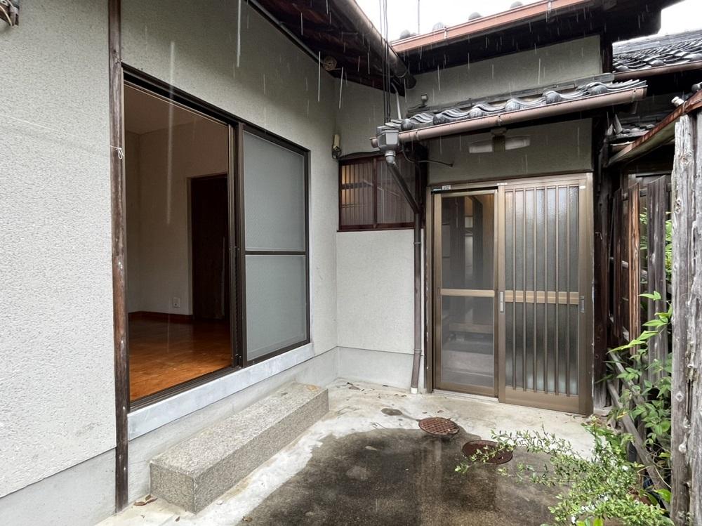 京都市北区紫野上野町80の賃貸物件/掃出し窓に腰掛けて過ごす時間も楽しみ（写真は前回募集時のもの）