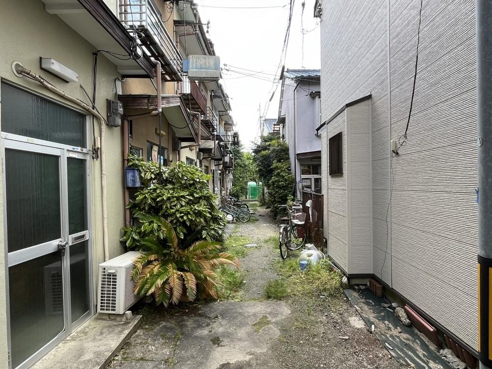 物件前は未舗装