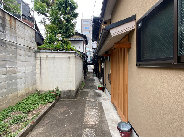 路地内の様子です。