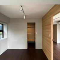 京都市中京区堺町通二条上る亀屋町171の賃貸物件/この部屋も2面窓で通気性が良い