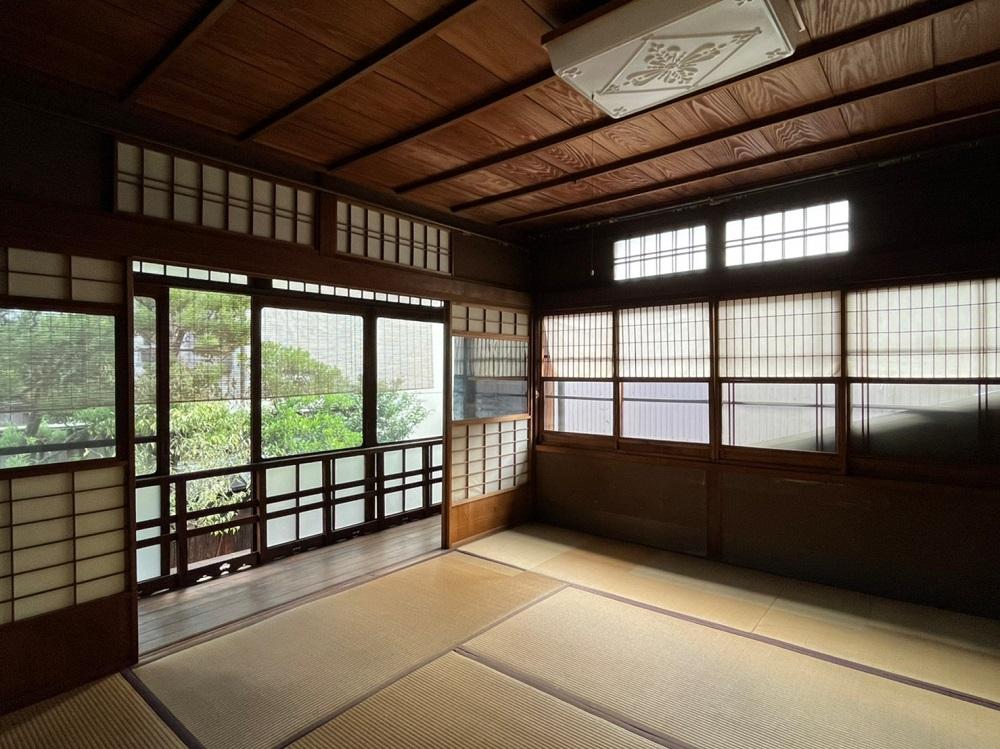 京都市東山区下河原通高台寺門前下河原町の売買物件/2階東側｜2面に大きな開口部
