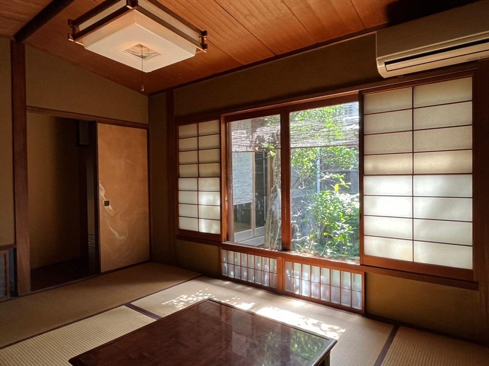 京都市東山区下河原通高台寺門前下河原町の売買物件/1階奥｜この時間は陽射しが心地よかったです