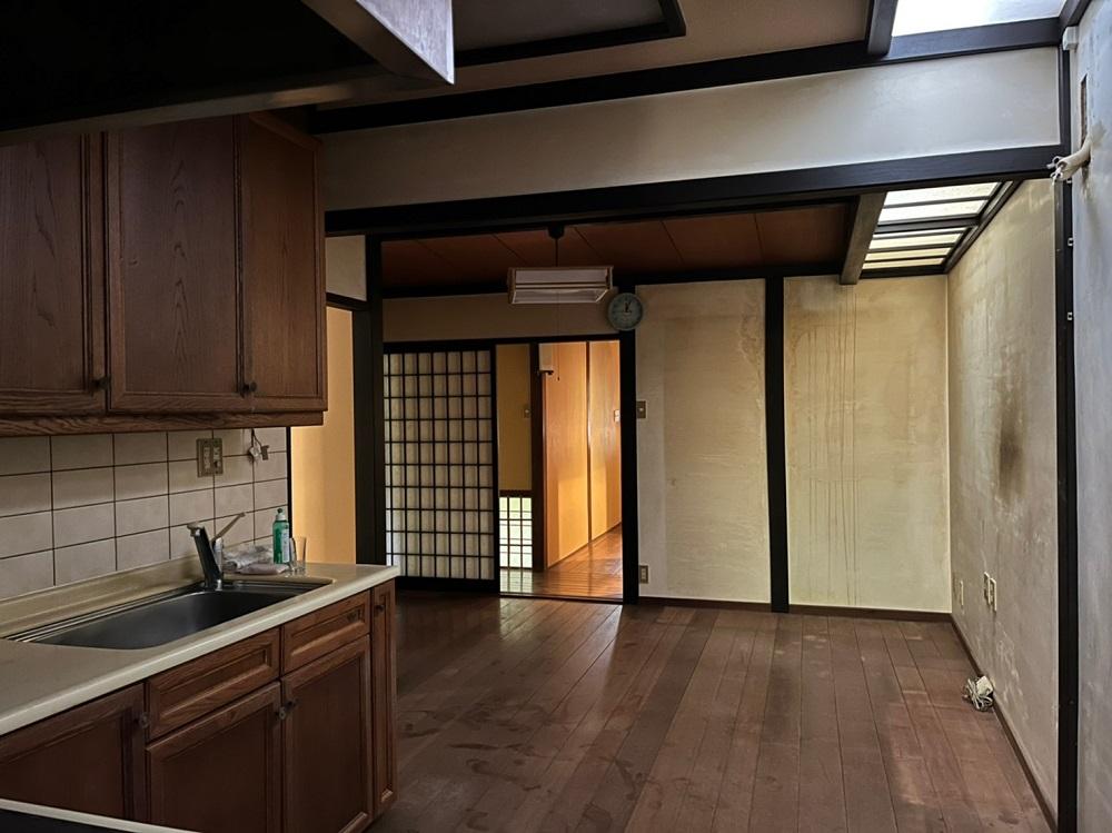 京都市東山区下河原通高台寺門前下河原町の売買物件/キッチンが低めなのでこの辺りは要改装