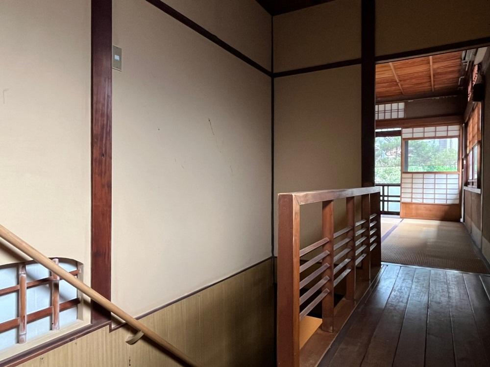 京都市東山区下河原通高台寺門前下河原町の売買物件/経年変化に伴い艶々しい床材