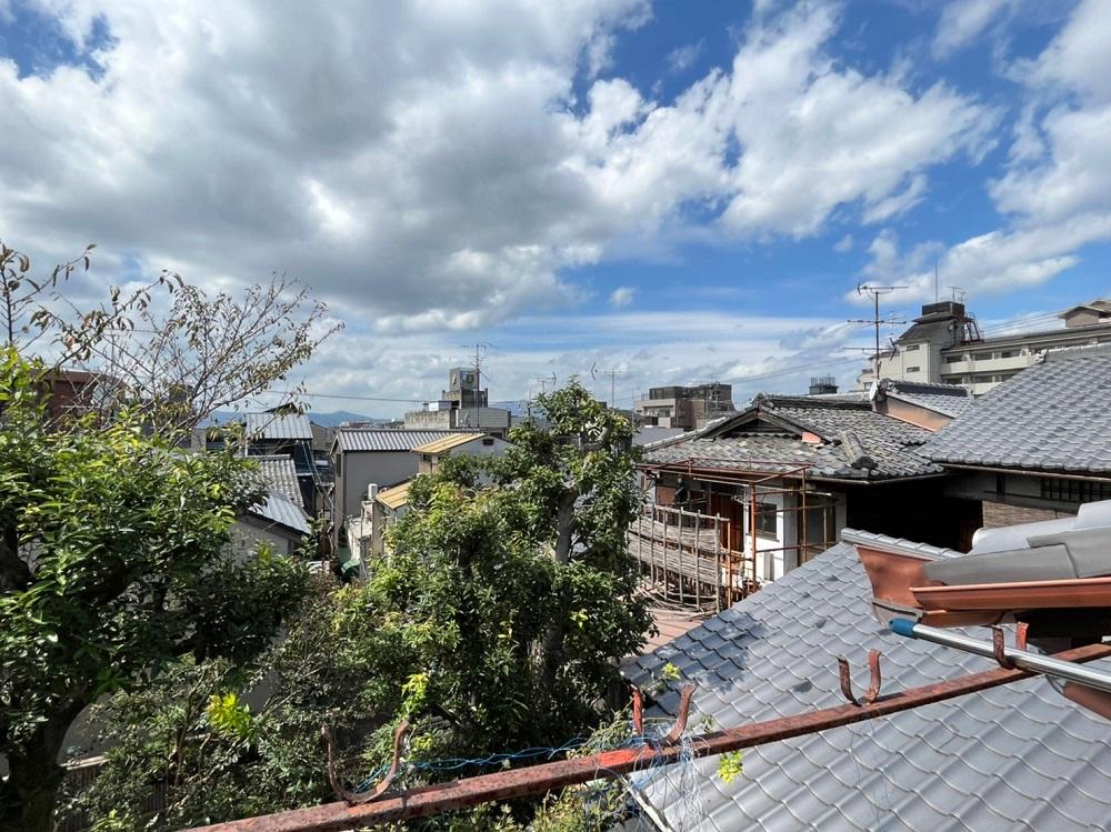 京都市東山区下河原通高台寺門前下河原町の売買物件/西側はこの様に少し低くなってます
