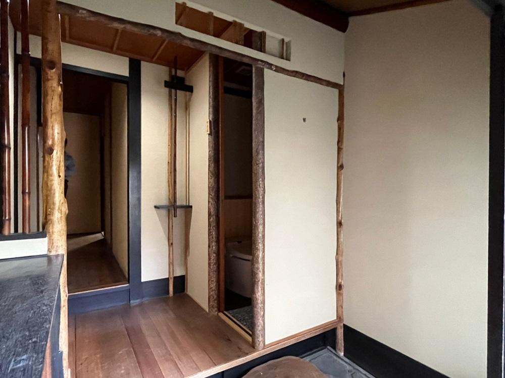 京都市東山区下河原通高台寺門前下河原町の売買物件/玄関横にはお客様用の御手洗