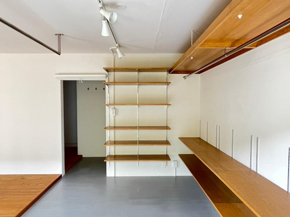 京都市伏見区醍醐上ノ山町21-3の売買物件/好きな本や物・洋服がたくさん陳列できる可動棚