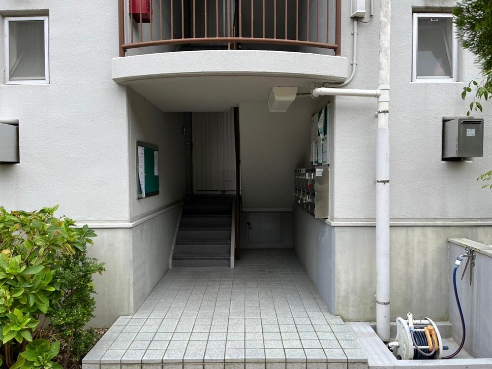 京都市伏見区醍醐上ノ山町21-3の売買物件/階段で2階へ