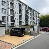 京都市伏見区醍醐上ノ山町21-3の売買物件/団地群の奥の方に建つのが今回募集の棟