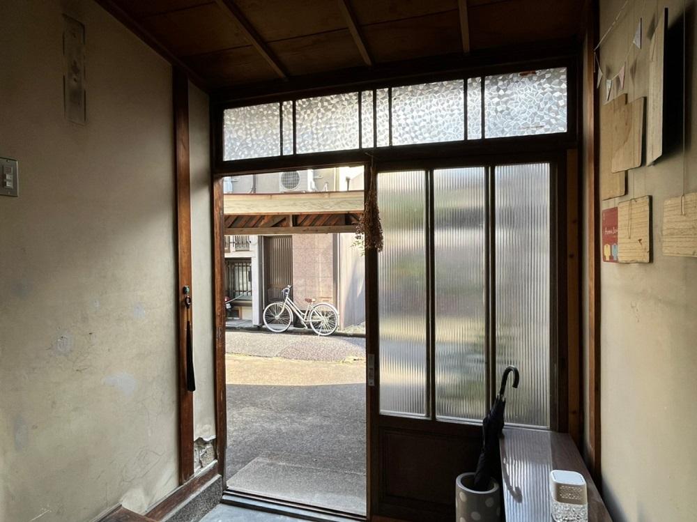 京都市下京区突抜2丁目357の賃貸物件/奥の入居者専用の裏口