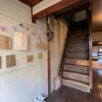 京都市下京区突抜2丁目357の賃貸物件/在室確認が出来るように左手に掛けてある札をくるっと回しておく