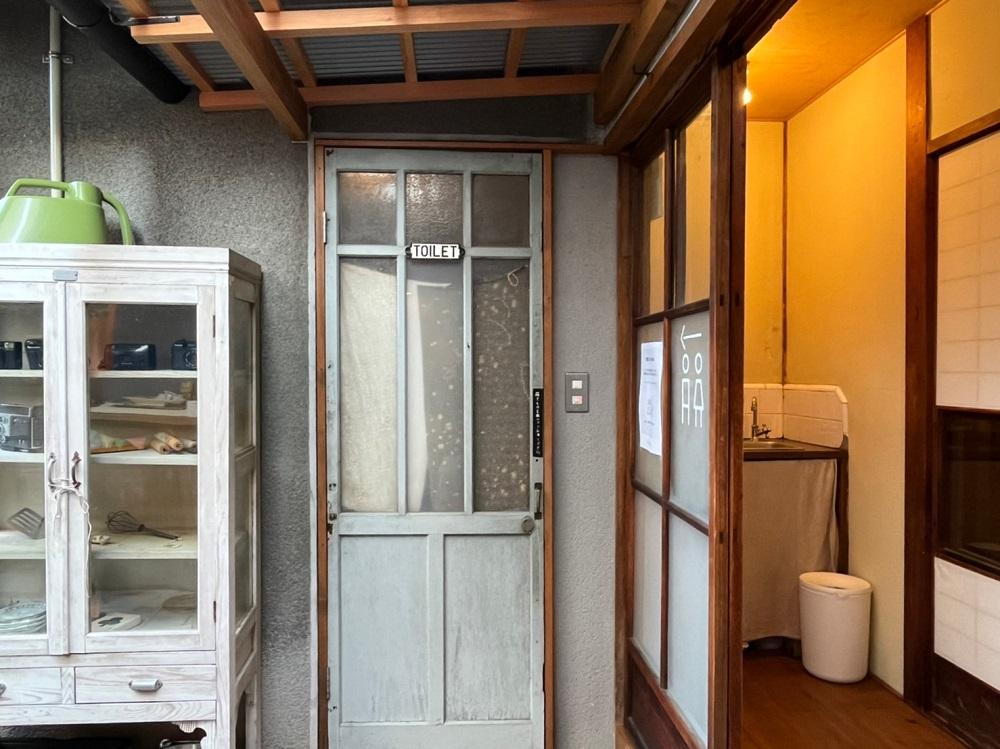 京都市下京区突抜2丁目357の賃貸物件/共用トイレとシンク