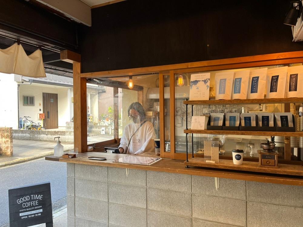 京都市下京区突抜2丁目357の賃貸物件/正面のGOOD TIME COFFEEさんは来客時や一服したい時にすごく助かる存在
