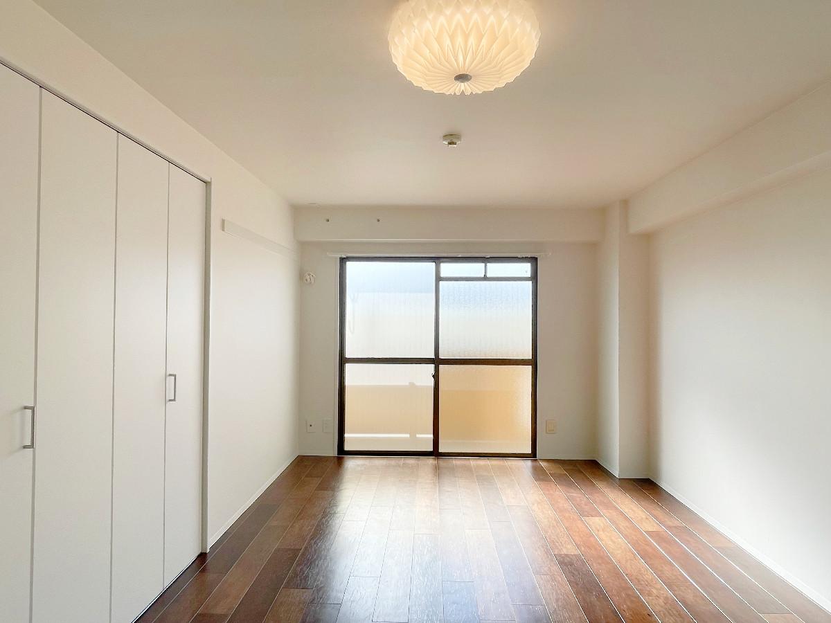 京都市下京区富小路通松原下る本上神明町463の賃貸物件/室内全景西を見る。採光は西側。