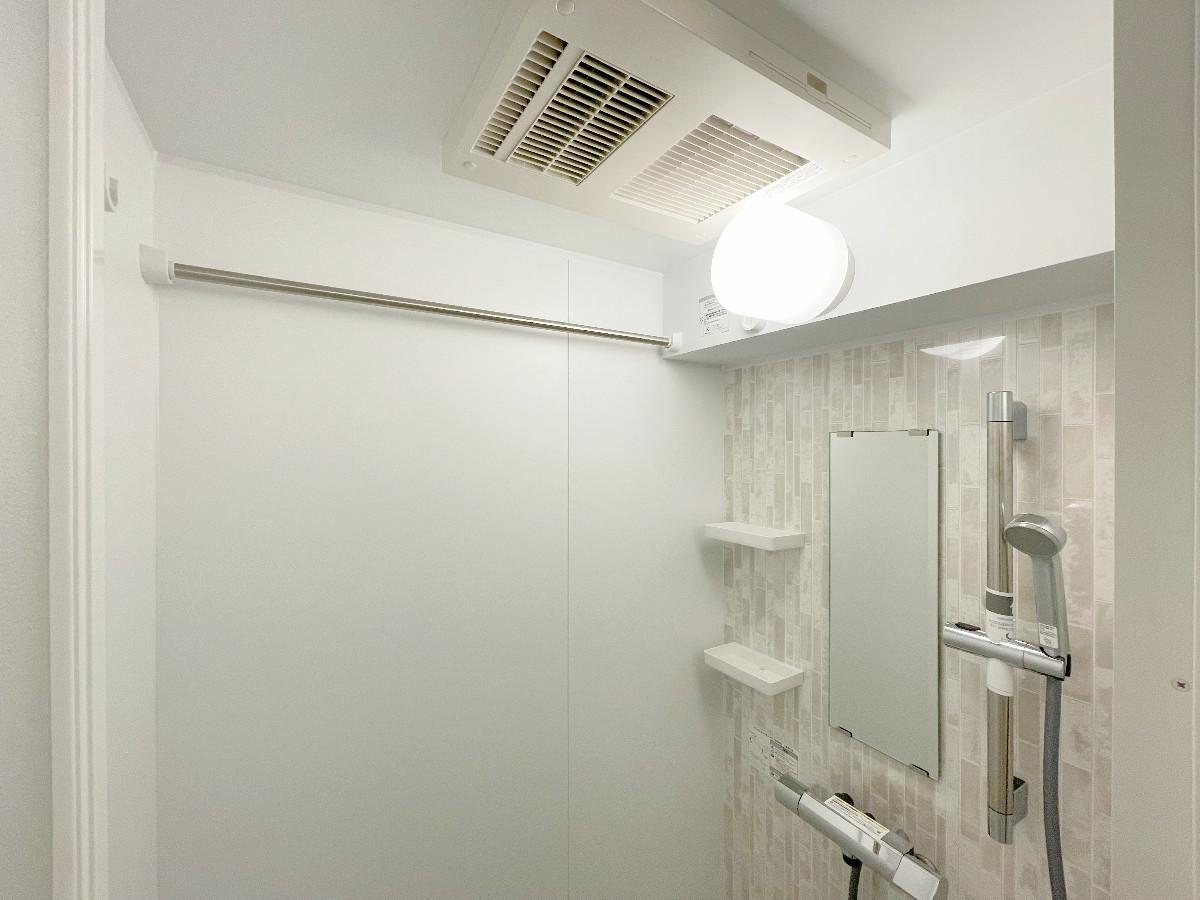 京都市下京区富小路通松原下る本上神明町463の賃貸物件/ランドリーパイプと浴室乾燥機はきっちりと完備。その辺は手を抜かないこの塩梅好きです。