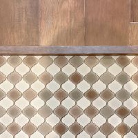 京都市下京区富小路通松原下る本上神明町463の賃貸物件/玄関床は可愛く。キッチンタイルと揃えているのも良きです