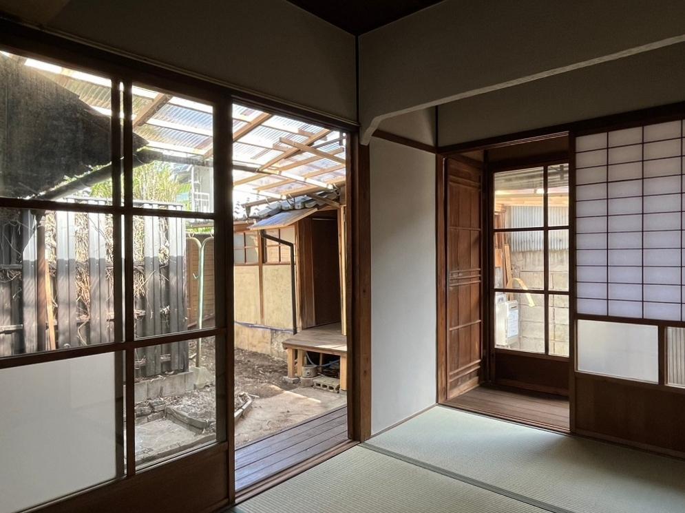 京都市北区紫野上柳町3の賃貸物件/向こうに見えるのが渡り廊下で繋がるトイレと浴室