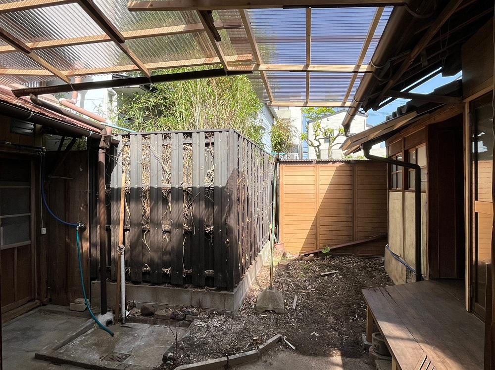 京都市北区紫野上柳町3の賃貸物件/洗濯機は外置き。