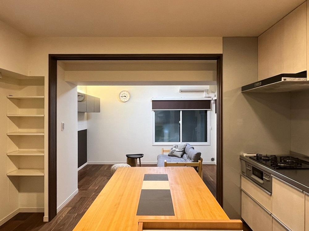 京都市中京区東洞院通二条下ル瓦之町373の賃貸物件/テーブルの中央にはタイルが埋めてあり、鍋も置ける（写真は前回募集時のもの）