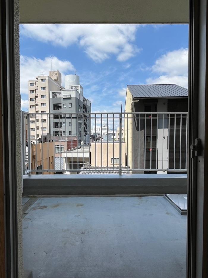 京都市上京区中町通丸太町下る駒之町561 の売買物件/遠くですが真正面に山も見える