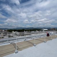 京都市上京区中町通丸太町下る駒之町561 の売買物件/西側もこの通り。晴れた日には屋上でしっかり天日干し