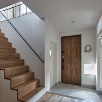 京都市左京区静市市原町の賃貸物件/玄関スペース、土間が向かって右側に伸びており、収納スペースに。