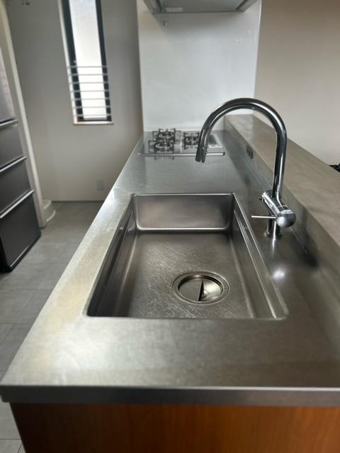 京都市左京区静市市原町の賃貸物件/ステンレスのスキッとしたキッチンです。