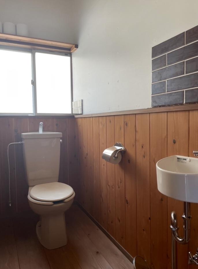 京都市中京区壬生天池町の賃貸物件/2F専用トイレは以前のまま再生使用ですが、そんな感じがしないほど清潔です。