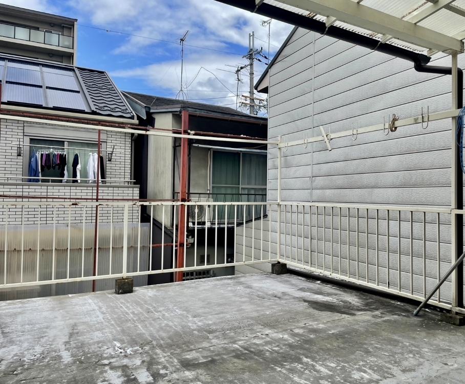 京都市中京区壬生天池町の賃貸物件/バルコニーは4m四方と広めで&rdquo;ちょっと外の空気で一息&rdquo;にぴったりです。