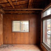 京都市左京区一乗寺木ノ本町の売買物件/この洋室は過去に増築された様子。北側の隣家（連棟）は少し凹んで建ってます