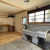 三重県鈴鹿市寺家3丁目の売買物件/奥に入るとキッチンダイニングスペース。